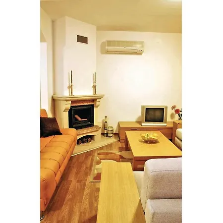 Two-bedroom Holiday In Kableshkovo بيت للعطل *